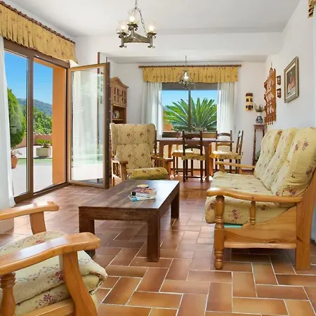 Sleeps 14 * يوريت دي مار